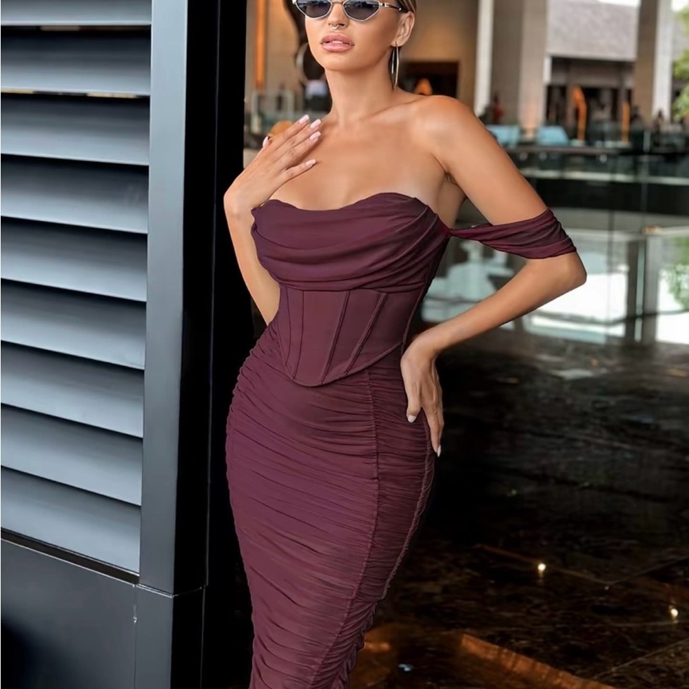 Elegant Off-Shoulder Burgundy Dress - Picture 3 of 6